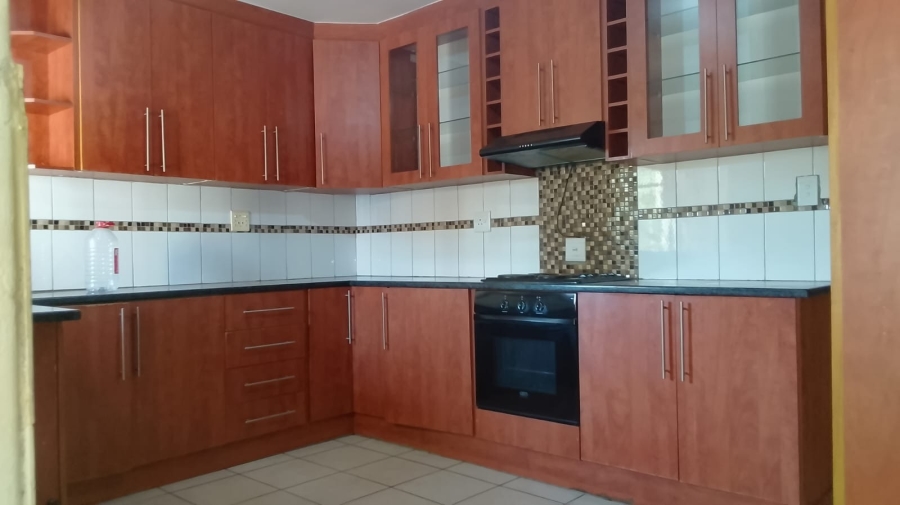 To Let 4 Bedroom Property for Rent in Geelhoutpark North West